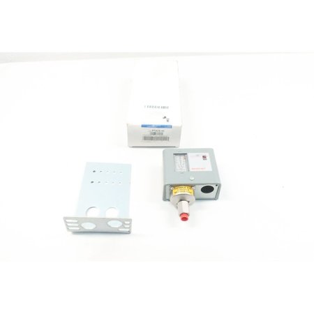 JOHNSON CONTROLS 12In-Hg 0-80 PSI 120/240/480V-AC Pressure Switch P72CG-1C
